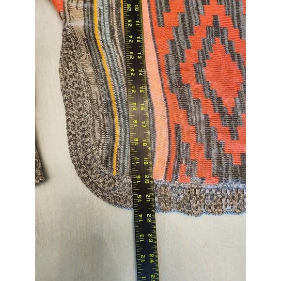 Love on a Hanger Women's Aztek Sweater SZ Medium - Picture 5 of 6